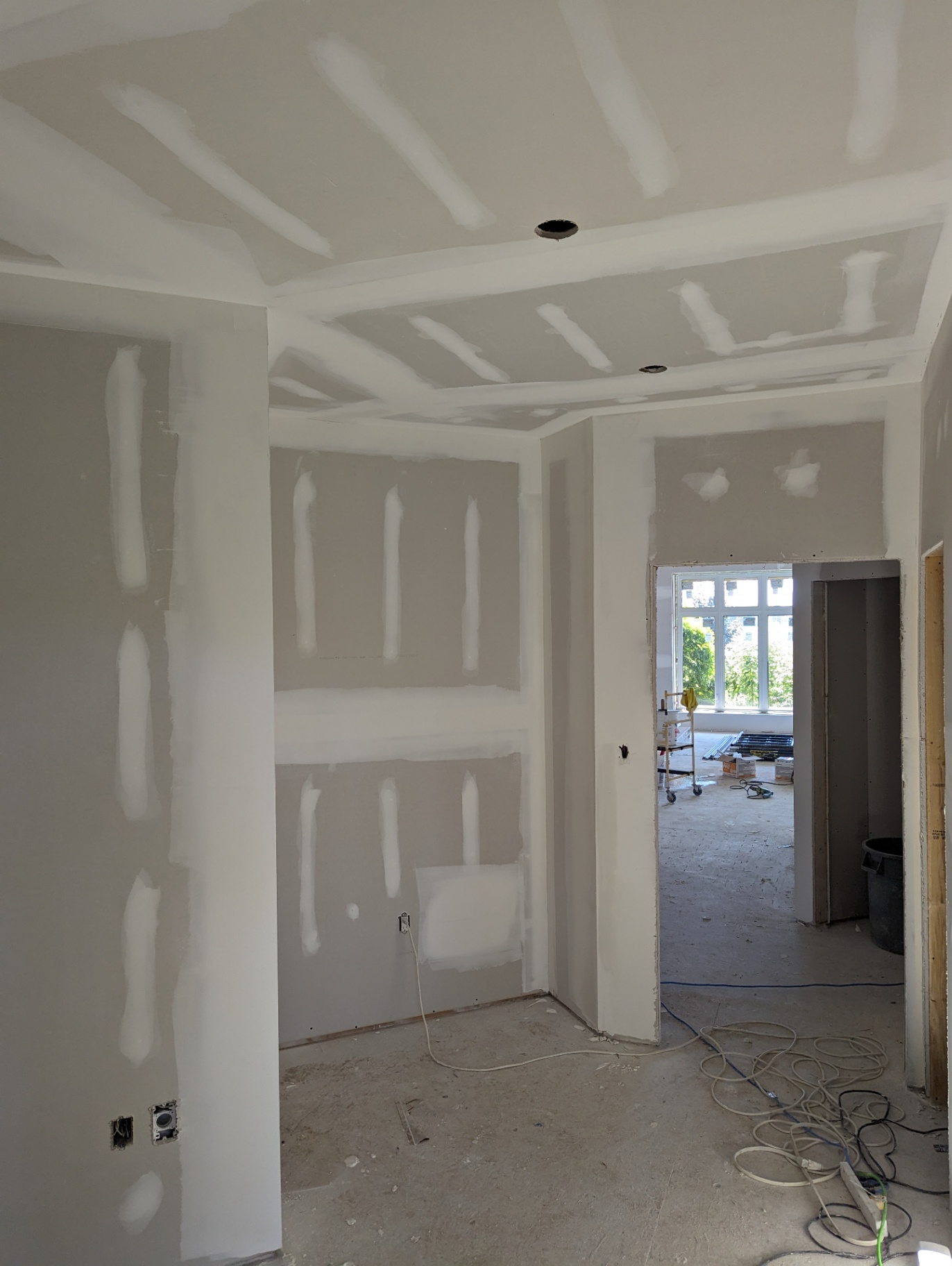 Dining room drywall with smooth finish