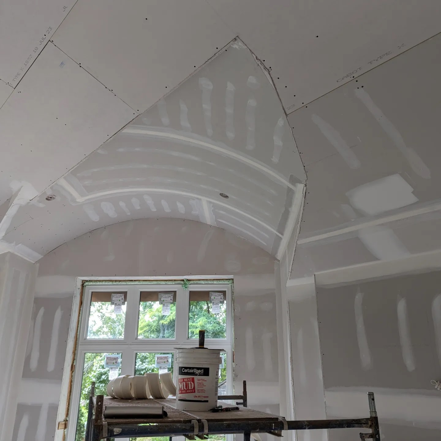 Arched ceiling detail — taped & finished